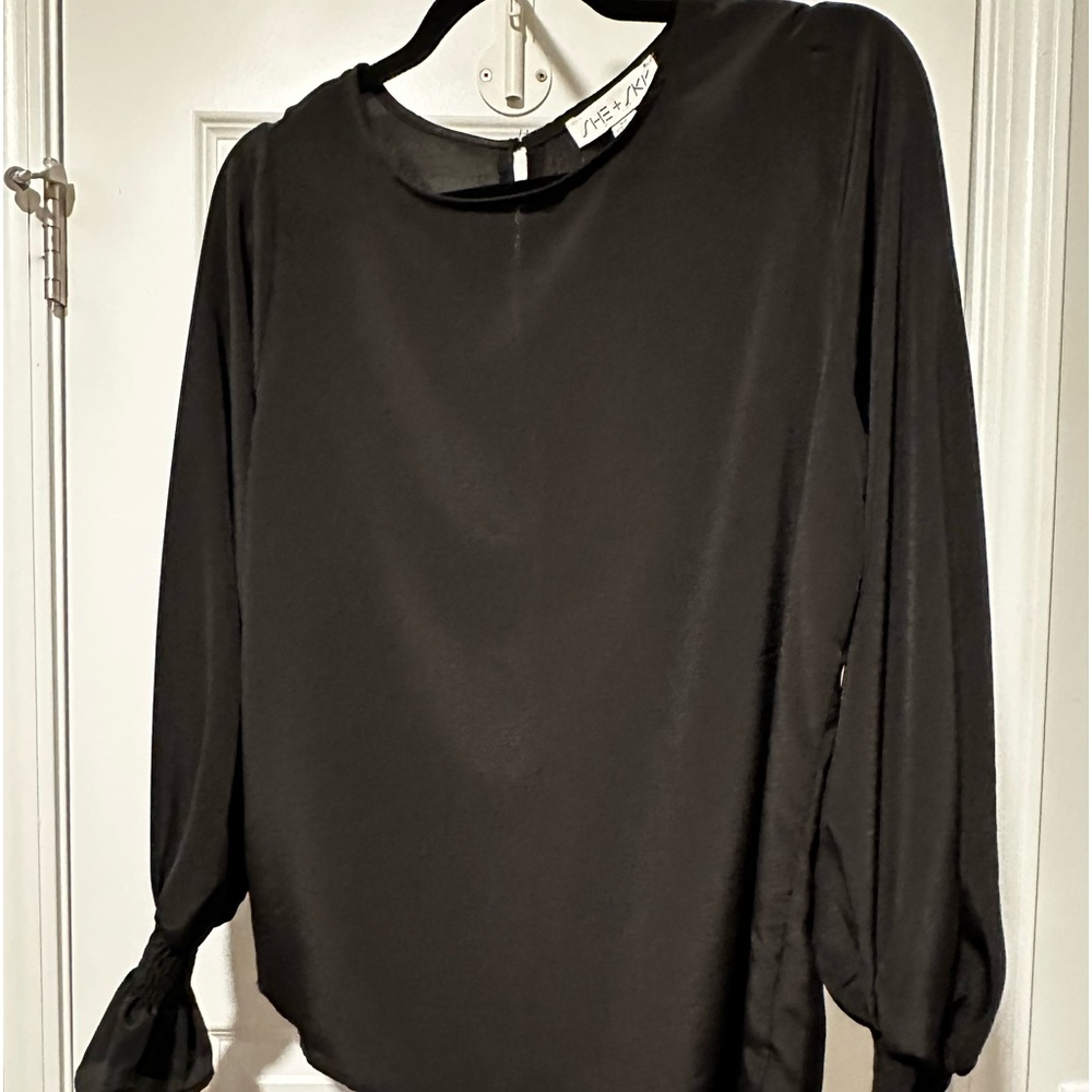 Black blouse with bottom ruffle